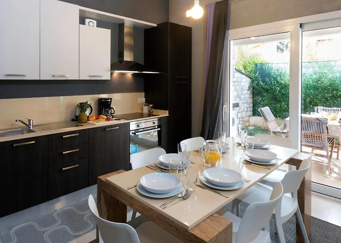 2 Bedroom In Vakantiehuis Fažana