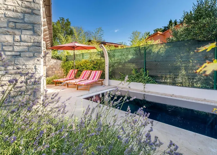 Vakantiehuis 2 Bedroom In Fažana