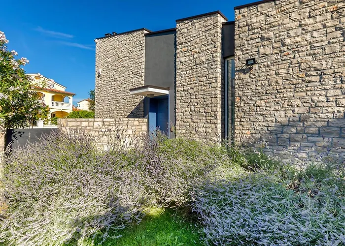 2 Bedroom In Fažana